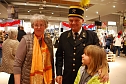 Tradition und Moderne treffen bei AWG aufeinander. Im Gespr&auml;ch mit der Oberb&uuml;rgermeisterin der Vorsitzende des Traditionsvereins der Eisleber Bergschule, J&uuml;rgen M&uuml;nch, mit seiner Enkelin Henrijette. (Foto: Jochen Miche)