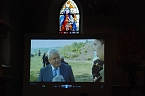 Im Dokumentarfilm des Gymnasiums kommt auch der frühere langjährige Landrat Hettstedts und des Kreises Mansfelder Land, Hans-Peter Sommer, zu Wort. Die DVD mit dem Film und seine Festrede war Teil einer mit verschiedenen Aufmerksamkeiten gefüllten Tasche, die der VDI mehreren Helfern überreichte. (Foto: Jochen Miche) Im Dokumentarfilm des Gymnasiums kommt auch der frühere langjährige Landrat Hettstedts und des Kreises Mansfelder Land, Hans-Peter Sommer, zu Wort. Die DVD mit dem Film und seine Festrede war Teil einer mit verschiedenen Aufmerksamkeiten gefüllten Tasche, die der VDI mehreren Helfern überreichte. (Foto: Jochen Miche)