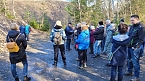 Am R&ouml;hrigschacht wird zur traditionellen Gl&uuml;hweinwanderung geladen (Foto: Lucas Eggert/Thomas W&auml;sche)