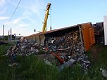Umgekippter Lkw blockierte B4 (Foto: privat)
