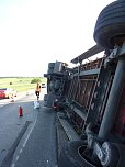 Umgekippter Lkw blockierte B4 (Foto: privat)