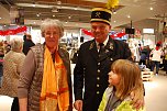 Tradition und Moderne treffen bei AWG aufeinander. Im Gespräch mit der Oberbürgermeisterin der Vorsitzende des Traditionsvereins der Eisleber Bergschule, Jürgen Münch, mit seiner Enkelin Henrijette. (Foto: Jochen Miche) Tradition und Moderne treffen bei AWG aufeinander. Im Gespräch mit der Oberbürgermeisterin der Vorsitzende des Traditionsvereins der Eisleber Bergschule, Jürgen Münch, mit seiner Enkelin Henrijette. (Foto: Jochen Miche)