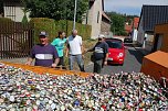 Damit alles wieder seine Ordnung hat, helfen viele mit beim Aufr&auml;umen. Ein Weltrekord macht schlie&szlig;lich auch in Bornstedt bei der Vor- und Nachbereitung Arbeit. (Foto: Jochen Miche)