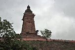 Einmillionster Besucher am st&uuml;rmischen Kyffh&auml;user-Denkmal (Foto: Karl-Heinz Herrmann)