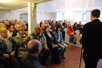Bild: Museumsleiter Adrian Hartke hielt die Laudatio auf Ramona Hollunder.