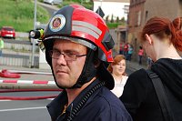 Bild: Die Anspannung steht dem Hettstedter Feuerwehrmann Christian Keuth ins Gesicht geschrieben. Der Einsatz dauerte mehr als eine Stunde und war erfolgreich: Es konnte Schlimmeres verhindert werden.