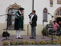 Bild: Marktmeister f&uuml;hrt durch Programm