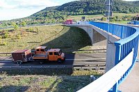 Schwerer Unfall zwischen Abschleppwagen und Brücke Bild: Schwerer Unfall zwischen Abschleppwagen und Brücke