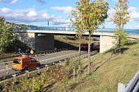 Schwerer Unfall zwischen Abschleppwagen und Brücke Bild: Schwerer Unfall zwischen Abschleppwagen und Brücke