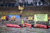 Bild: Protest auf dem Wasser