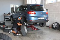 Bild: SUV-Sommerreifen mit M+S-Symbol t&auml;uschen Wintertauglichkeit vor.