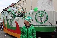 Bild: N&auml;rrinnen und Narren ziehen durch die Stadt (2)