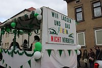 Bild: N&auml;rrinnen und Narren ziehen durch die Stadt (2)