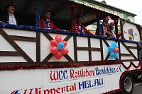Bild: N&auml;rrinnen und Narren ziehen durch die Stadt (2)