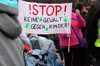 Bild: Transparente mit eindeutigen Forderungen