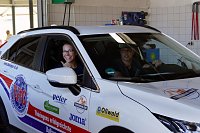 Bild: Autos an THC-M&auml;dels &uuml;bergeben