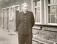 Martin Schulze (der Vater), 1958 Bahnhofsvorsteher in Kelbra Bild: Martin Schulze (der Vater), 1958 Bahnhofsvorsteher in Kelbra