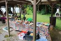 Bild: Flohmarkt in Wickerode. An mehreren St&auml;nden wurden gebrauchte Dinge angeboten.
