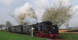 Bild: Die Aufnahme zeigt die Mansfelder Bergwerksbahn im April.
