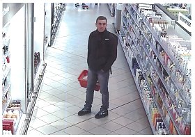 Bild: Wer kann Angaben zu diesem Mann machen? Er soll in Eisleben eine Drogerie bestohlen haben. Die Polizei nimmt Hinweise entgegen.