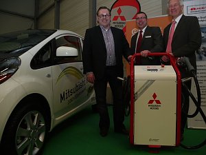 Erste E-Tankstelle für den i-MiEV