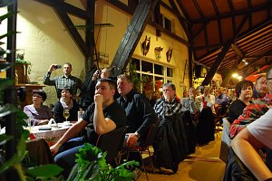 Dem aufmerksamen Publikum wird ein schöner Abend geboten.