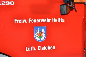 Nichts mit einem gem&uuml;tlichen Abend: Die Helftaer Kameradinnen und Kameraden wurden zum L&ouml;schen mehrerer ganz offensichtlich vors&auml;tzlich gelegter Br&auml;nde gerufen. Wer sie bei ihrer Arbeit beobachtete, staunte &uuml;ber die Souver&auml;nit&auml;t und Professionalit&auml;t, mit der sie die Br&auml;nde in k&uuml;rzester Zeit unter Kontrolle bekamen. 