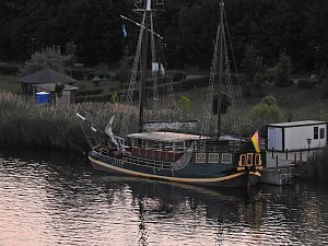 Spinnen im Mondschein am Goitzsche See