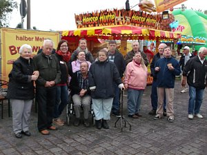 Seniorengruppe von "Projekt 3 e.V." beim Rundgang
