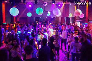 Wir bekennen Farbe! - so hieß das Motto der Nacht vom Samstag zu Sonntag im Nordhäuser Jugendclubhaus. Auf die Gäste wartete nicht nur jede Menge Licht, sondern auch jede Menge toller Musik. Wir haben wieder die Galerie für Sie zusammengestellt.
