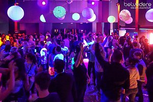 Wir bekennen Farbe! - so hieß das Motto der Nacht vom Samstag zu Sonntag im Nordhäuser Jugendclubhaus. Auf die Gäste wartete nicht nur jede Menge Licht, sondern auch jede Menge toller Musik. Wir haben wieder die Galerie für Sie zusammengestellt.