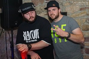 Wir bekennen Farbe! - so hieß das Motto der Nacht vom Samstag zu Sonntag im Nordhäuser Jugendclubhaus. Auf die Gäste wartete nicht nur jede Menge Licht, sondern auch jede Menge toller Musik. Wir haben wieder die Galerie für Sie zusammengestellt.