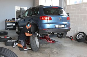 SUV-Sommerreifen mit M+S-Symbol t&auml;uschen Wintertauglichkeit vor.