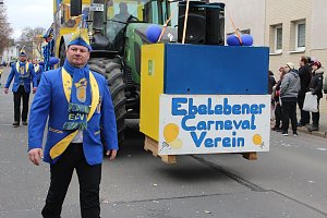 N&auml;rrinnen und Narren ziehen durch die Stadt (2)