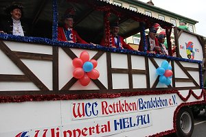 N&auml;rrinnen und Narren ziehen durch die Stadt (2)