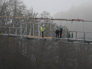 Abh&Atilde;&curren;ngen &Atilde;&frac14;ber der Talsperre