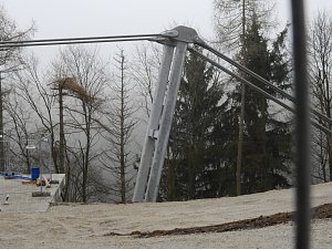 Abh&Atilde;&curren;ngen &Atilde;&frac14;ber der Talsperre