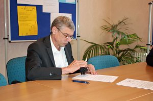Verkehrsvertrag unterzeichnet