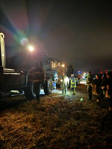 Unimog-Bergung auf schlammigem Weg