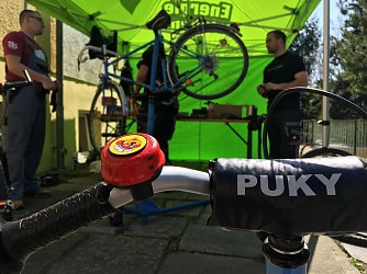 Im Bild von links: Praktikant Marcel Hedermann, Florian Franke und Tobias Klingohr. (Foto: Kurt Quiel)