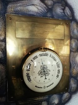 Die Witosa rannte einst in Hettstedt offene T&uuml;ren ein, verdiente Millionen und hinterlie&szlig; diese Plakette im Ratskeller. Der Rest wurde geschreddert. (Foto: J. Miche)