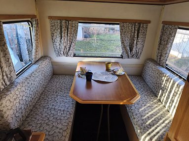Sitzecke, umbaubar zum Bett  (Foto: )