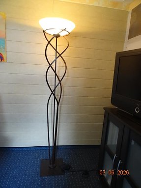 Stehlampe (Foto: )
