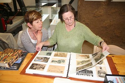 Ansichtskartensammlerinnen (Foto: Hellberg)