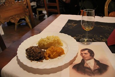 Schottische Dreifaltigkeit: Haggis, Burns und Whiskey (Foto: Angelo Glashagel)