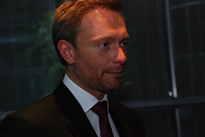 Geduldig h&ouml;rte sich Christian Lindner die Fragen aus dem Publikum an und beantwortete sie ausf&uuml;hrlich. (Foto: Jochen Miche)