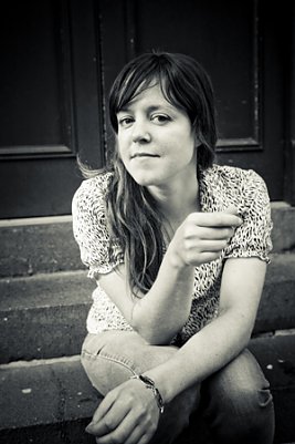 EMILY BARKER und ihre Band... (Foto: K&uuml;nstler)