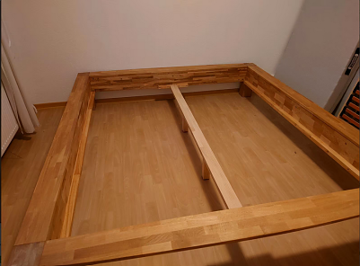 Bett in 180 cm, verkauft wird aber in 140 cm, sonst gleiches aussehen (Foto: )