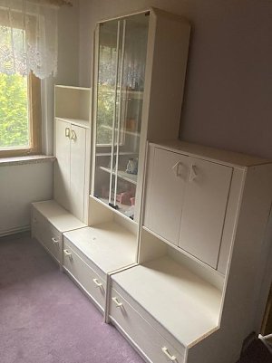 Schrankwand ,wei&szlig; f&uuml;r 50.-Euro  (Foto: )