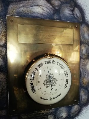 Die Witosa rannte einst in Hettstedt offene T&uuml;ren ein, verdiente Millionen und hinterlie&szlig; diese Plakette im Ratskeller. Der Rest wurde geschreddert. (Foto: J. Miche)